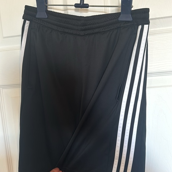 Adidas Originals Men's Lifestyle Adicolor 3-Stripes Shorts Black Men’s Small - Picture 2 of 4
